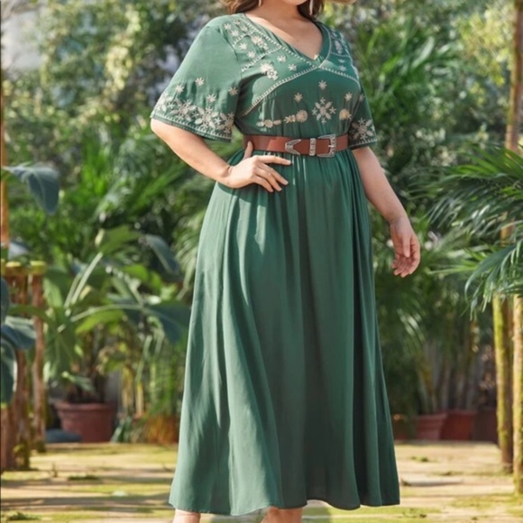 Boho Plus Green V neck Embroidered A-line Dress - Picture 3 of 8